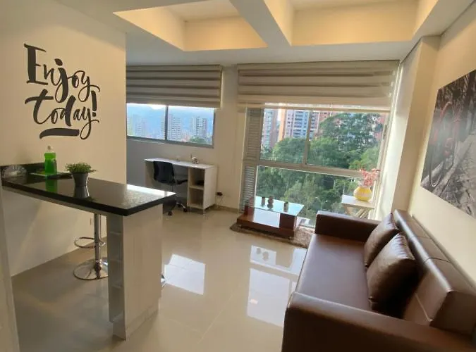Apartasuite Moderna - En El Corazon Del Poblado Medellin