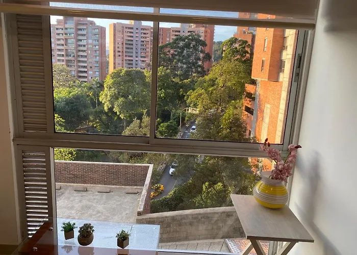 Apartasuite Moderna - En El Corazon Del Poblado Medellin