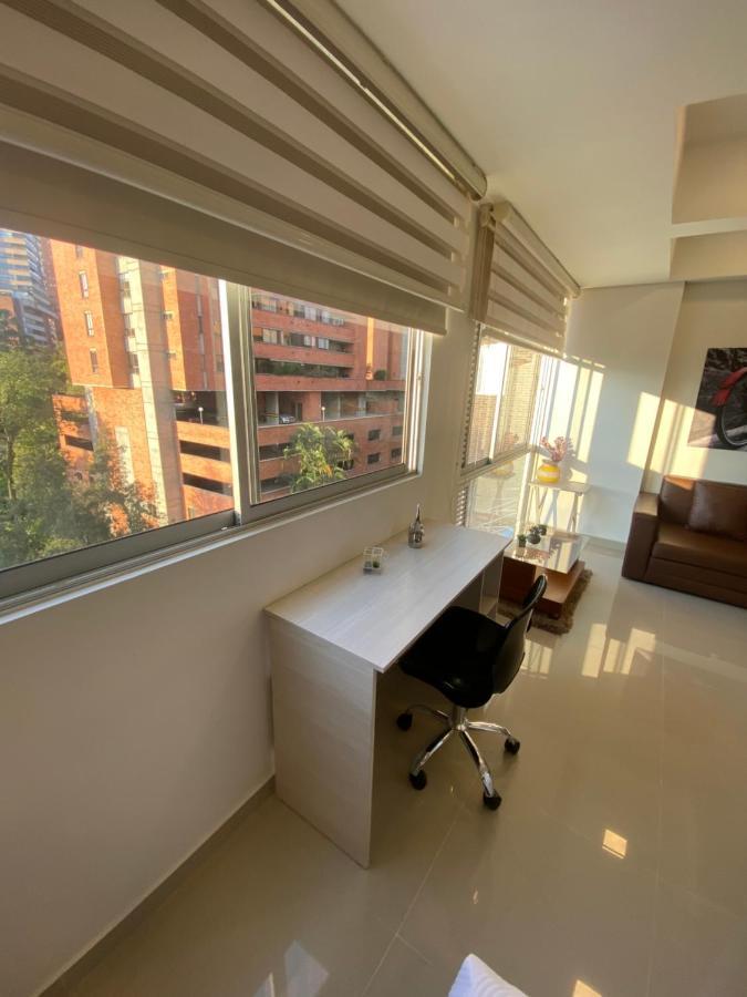 Apartasuite Moderna - En El Corazon Del Poblado Apartamento *