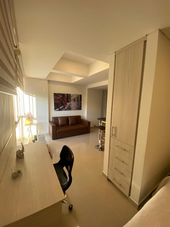 Apartasuite Moderna - En El Corazon Del Poblado Medellin