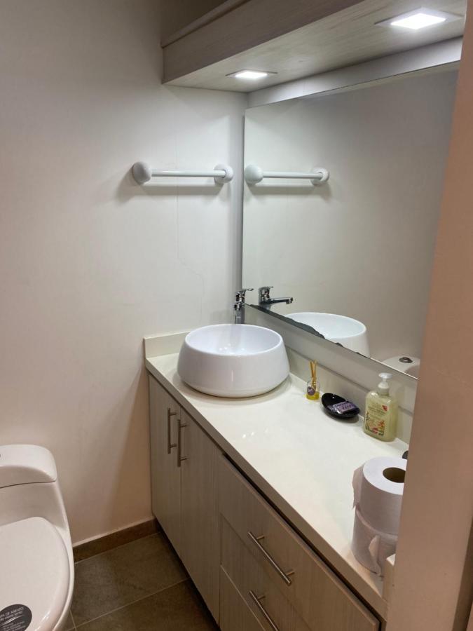 Apartasuite Moderna - En El Corazon Del Poblado Medellin