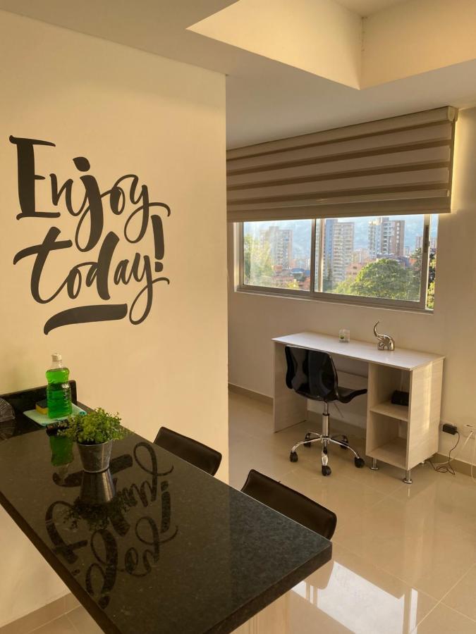 Apartasuite Moderna - En El Corazon Del Poblado Apartment Medellin