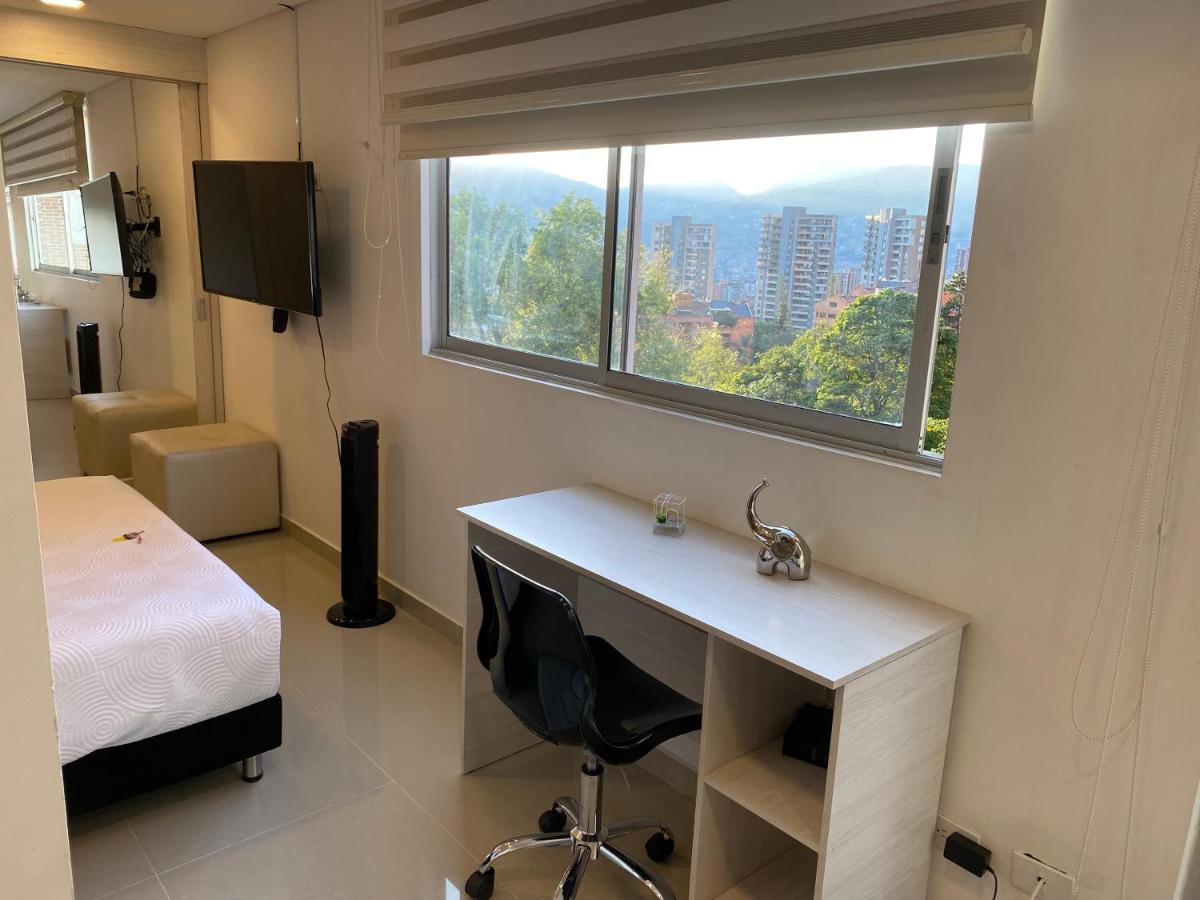Apartasuite Moderna - En El Corazon Del Poblado * Medellín