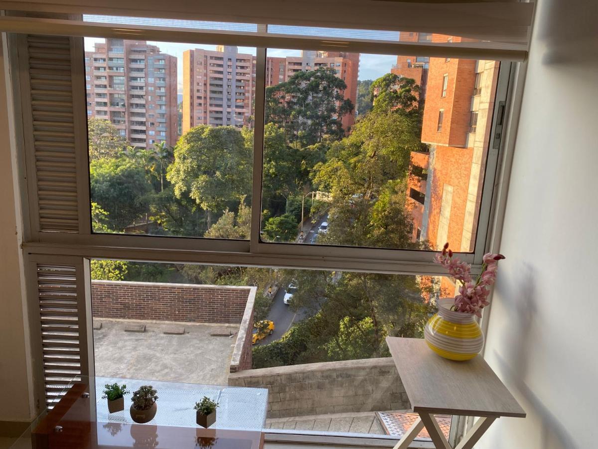 Apartasuite Moderna - En El Corazon Del Poblado Apartment